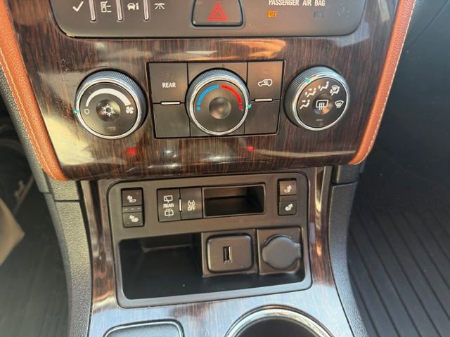 Used 2017 Chevrolet Traverse LT w/ Style and Technology Package FWD image 16