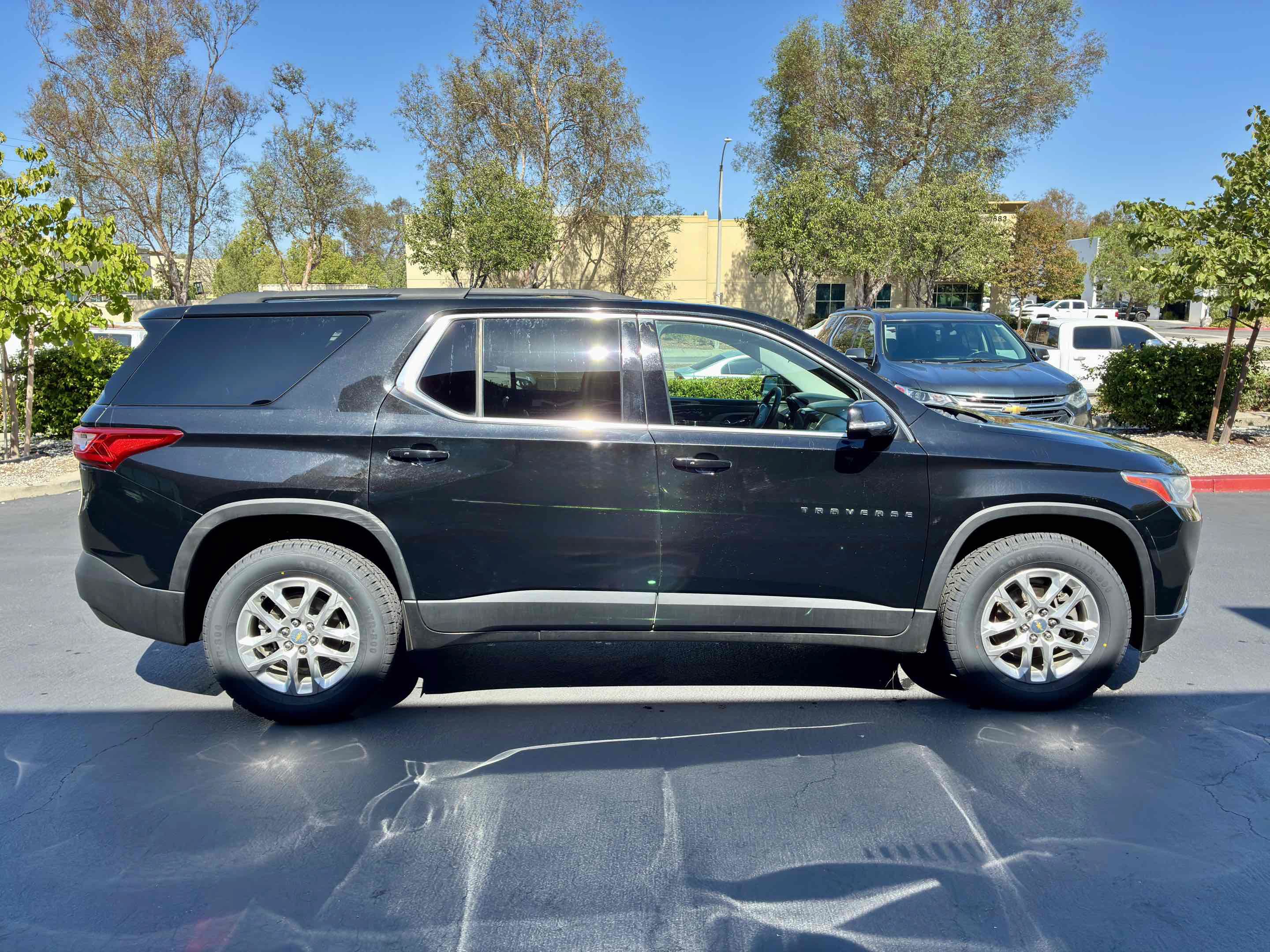 Used 2020 Chevrolet Traverse LT FWD image 7