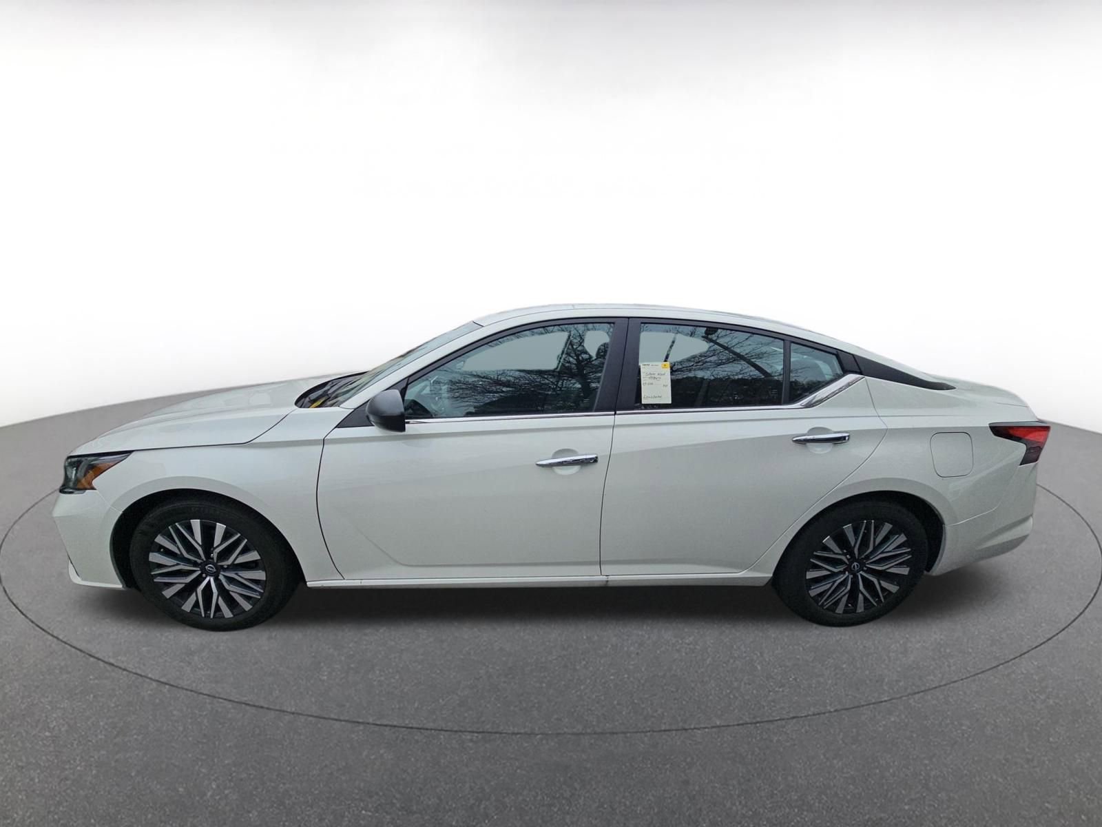 Used 2025 Nissan Altima 2.5 SV image 4