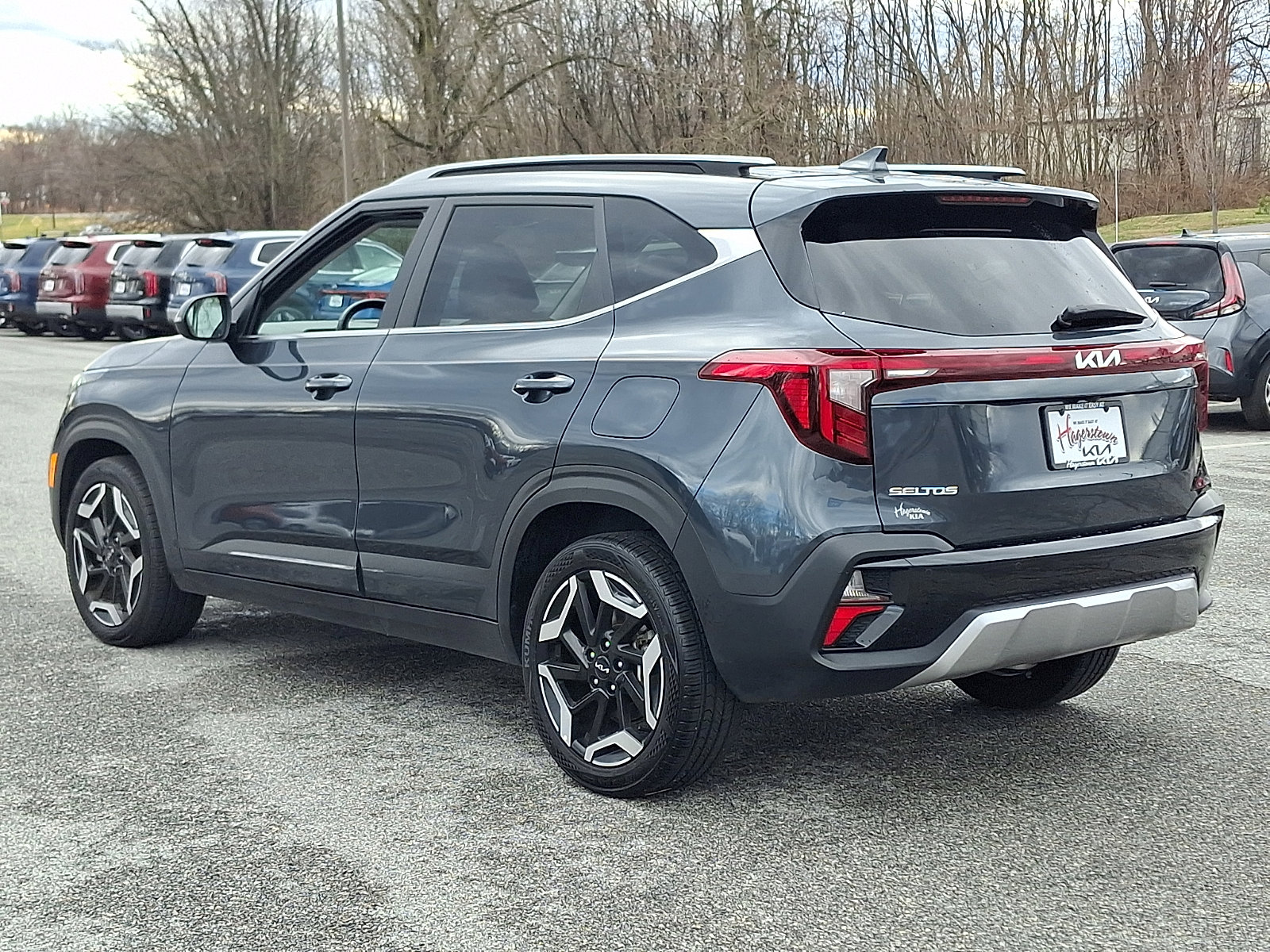 Certified 2025 Kia Seltos SX w/ SX Sunroof Package image 4