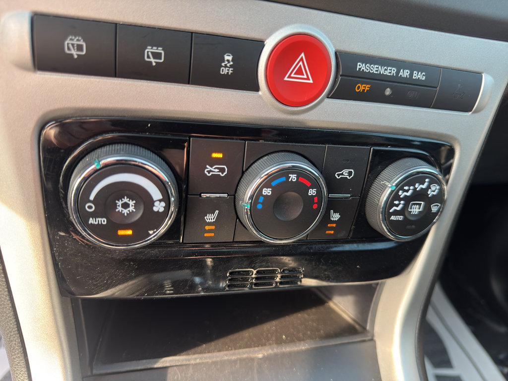 Used 2014 Chevrolet Captiva Sport LTZ FWD image 16