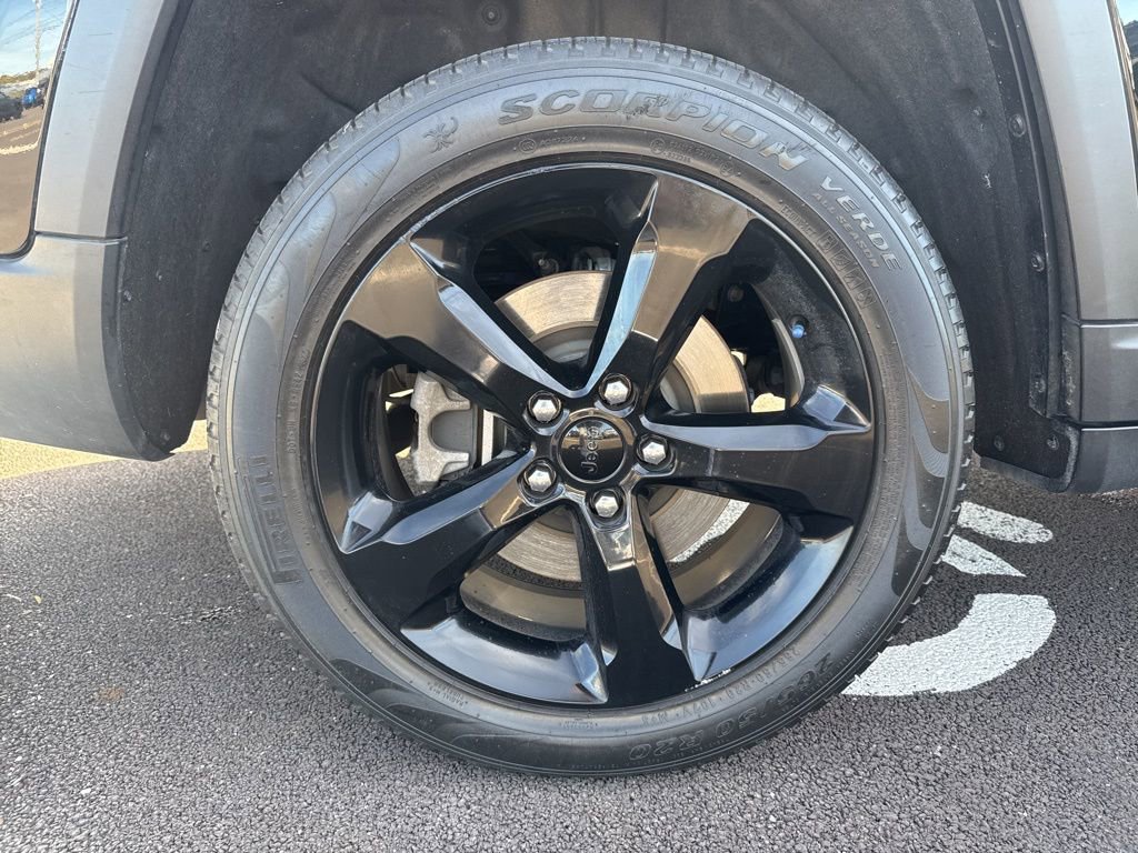 Used 2023 Jeep Grand Cherokee L Limited w/ Black Appearance Package image 11