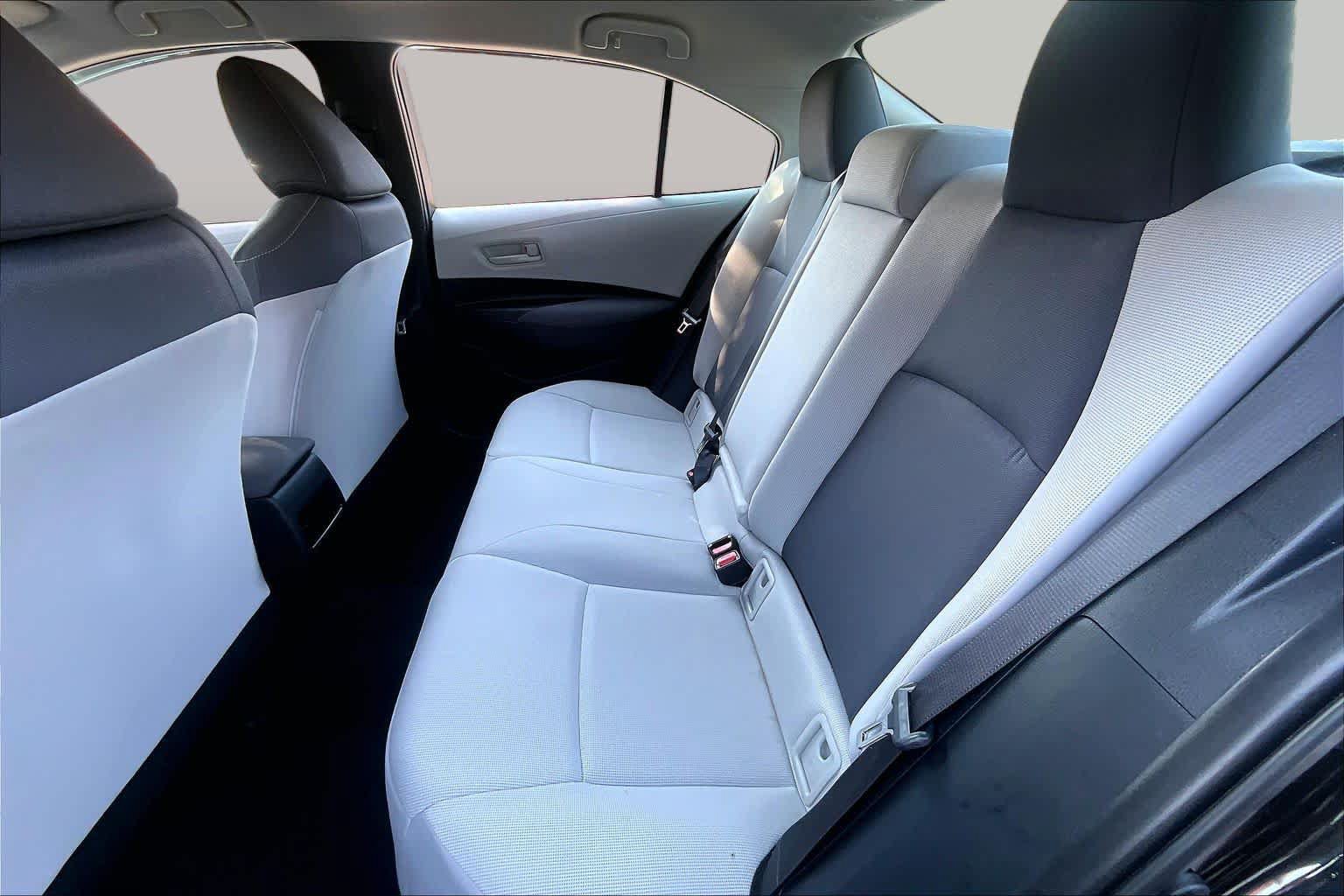 Used 2022 Toyota Corolla LE w/ Carpet Mat Package (TMS) FWD image 18