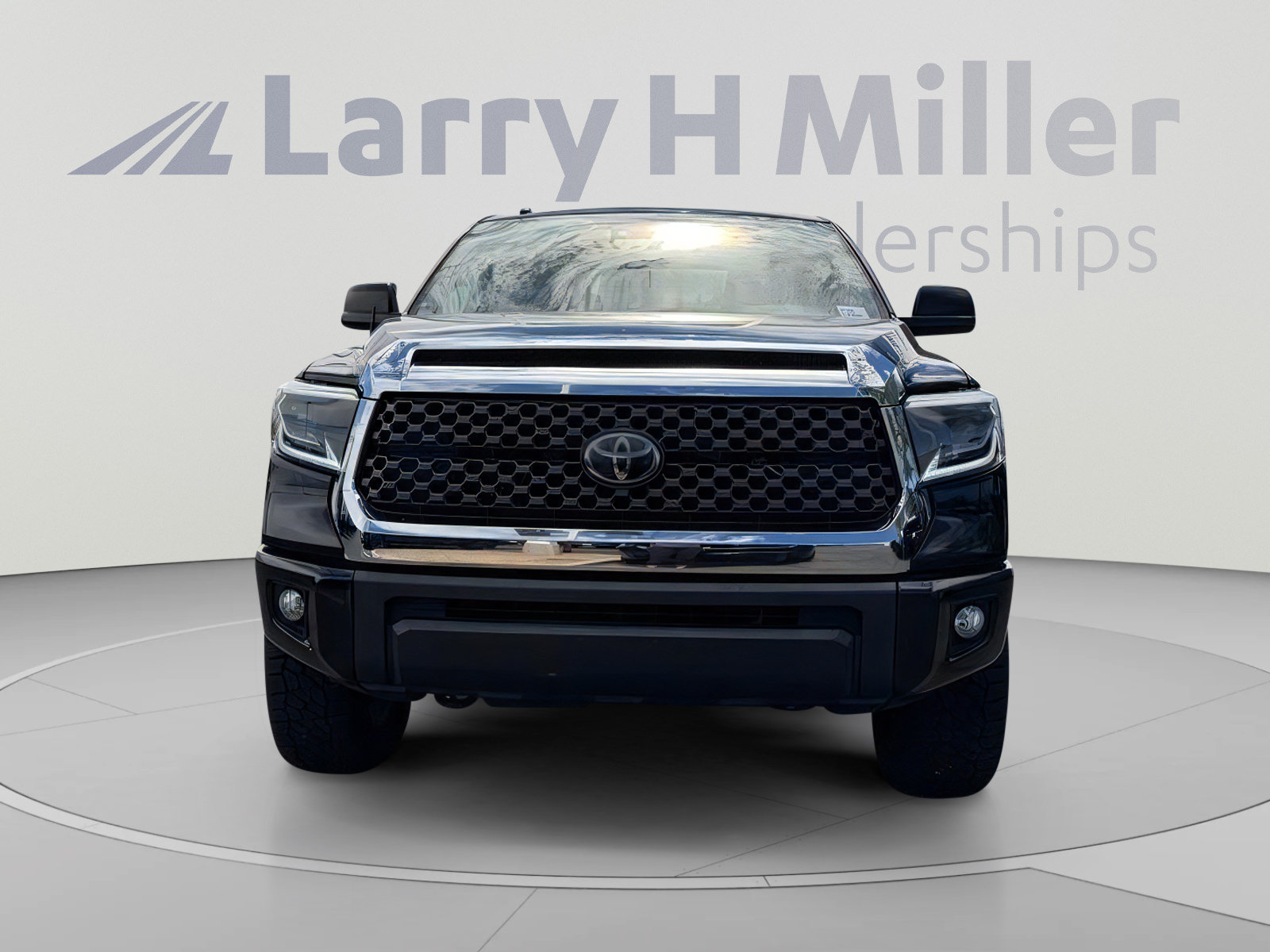 Used 2018 Toyota Tundra SR5 w/ SR5 Upgrade Package AWD/4WD image 9