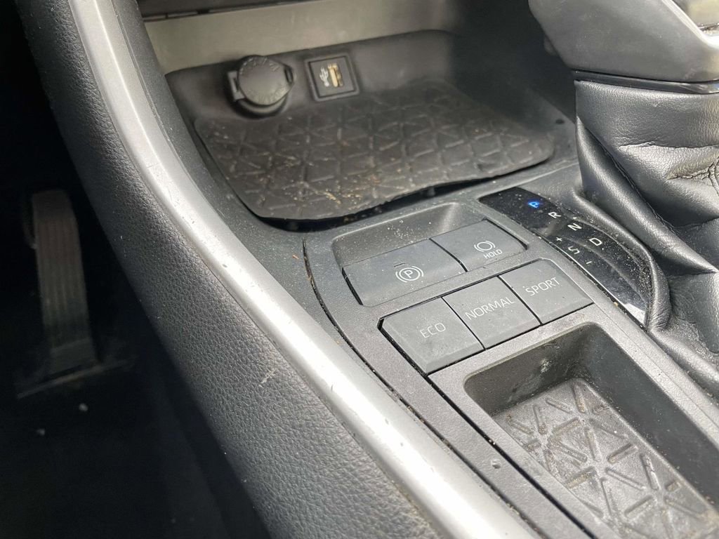 Used 2023 Toyota RAV4 XLE Premium image 43
