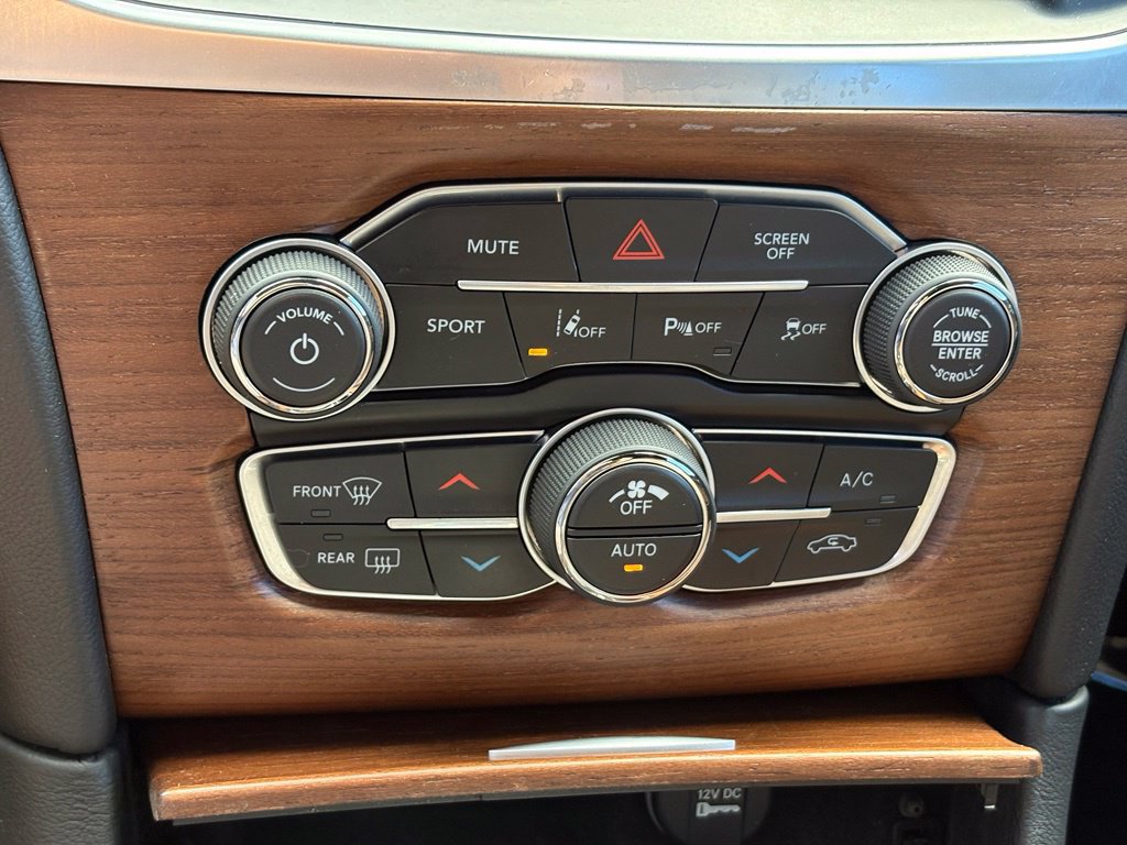 Used 2018 Chrysler 300 C w/ Sun, Sound & Nav Package RWD image 13