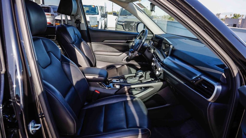 Used 2025 Kia Telluride S AWD/4WD image 21