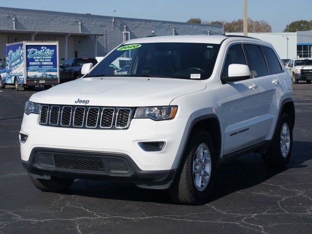 Used 2020 Jeep Grand Cherokee Laredo image 2