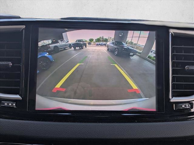 Used 2024 Chrysler Pacifica Touring-L image 13