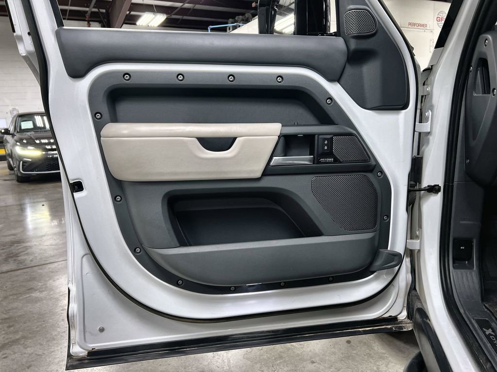 Used 2023 Land Rover Defender 110 X-Dynamic SE AWD/4WD image 18