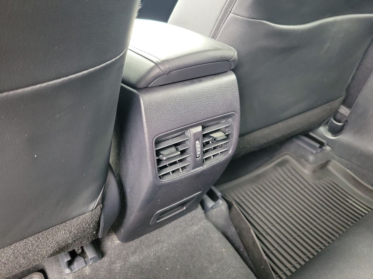 Used 2024 Toyota Corolla Cross AWD Hybrid w/ Convenience Package image 12