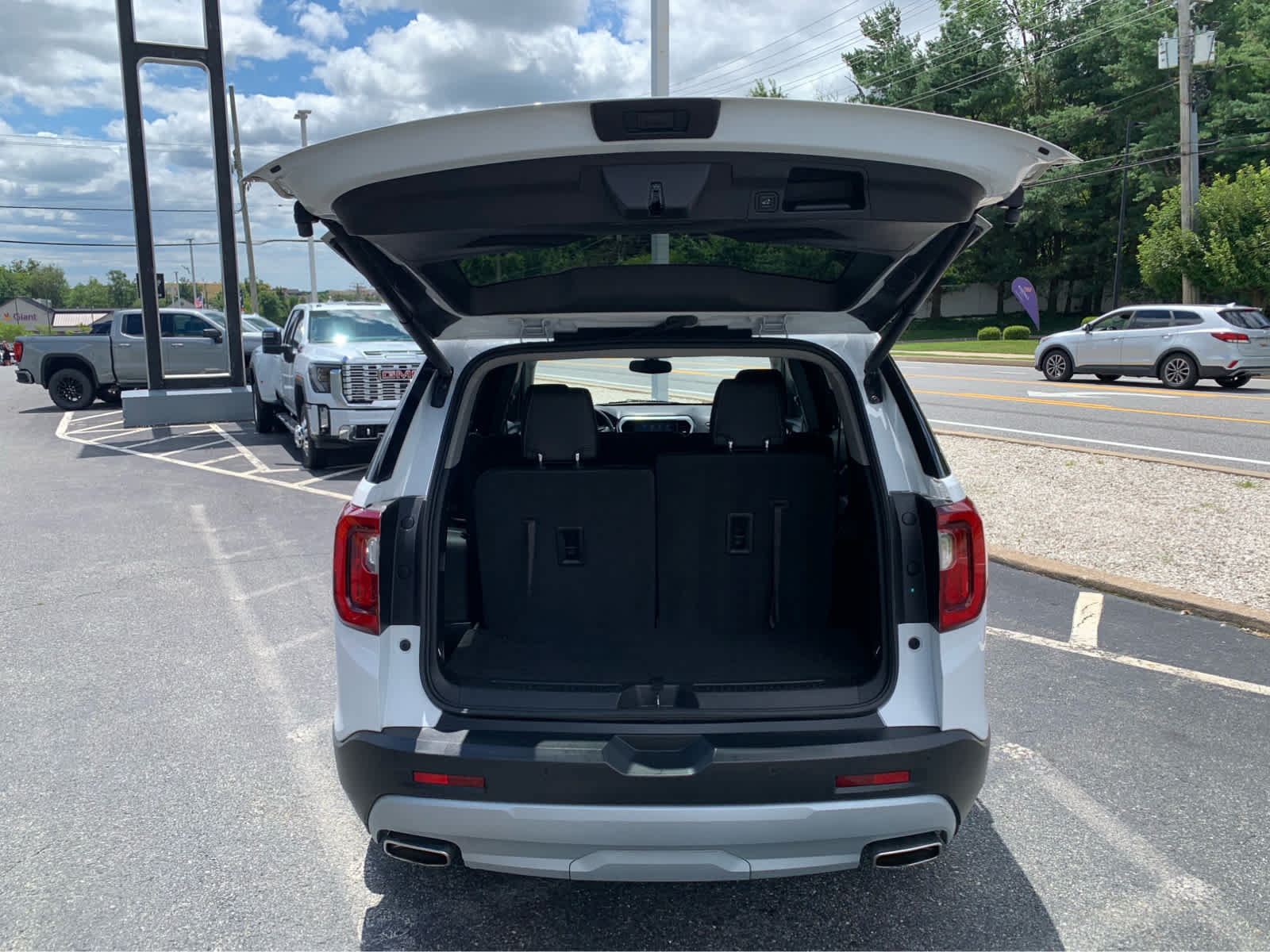 Used 2020 GMC Acadia SLT FWD image 5