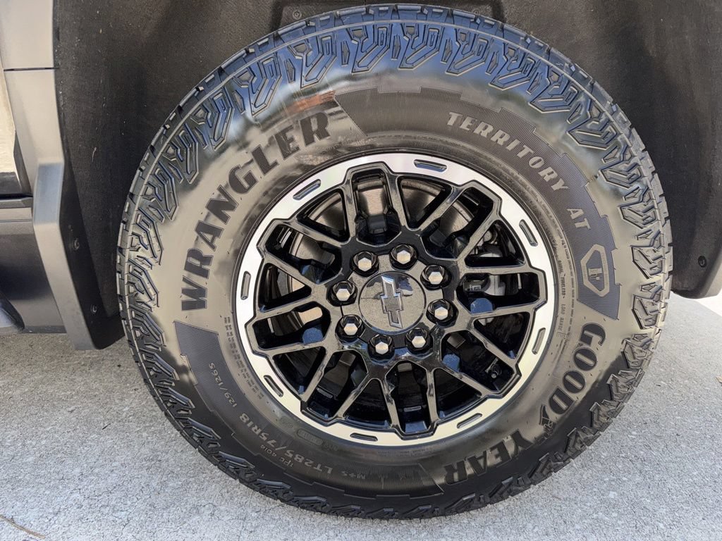 Used 2026 Chevrolet Silverado EV Trail Boss w/ LPO, Gameday Tailgate Package AWD/4WD image 63