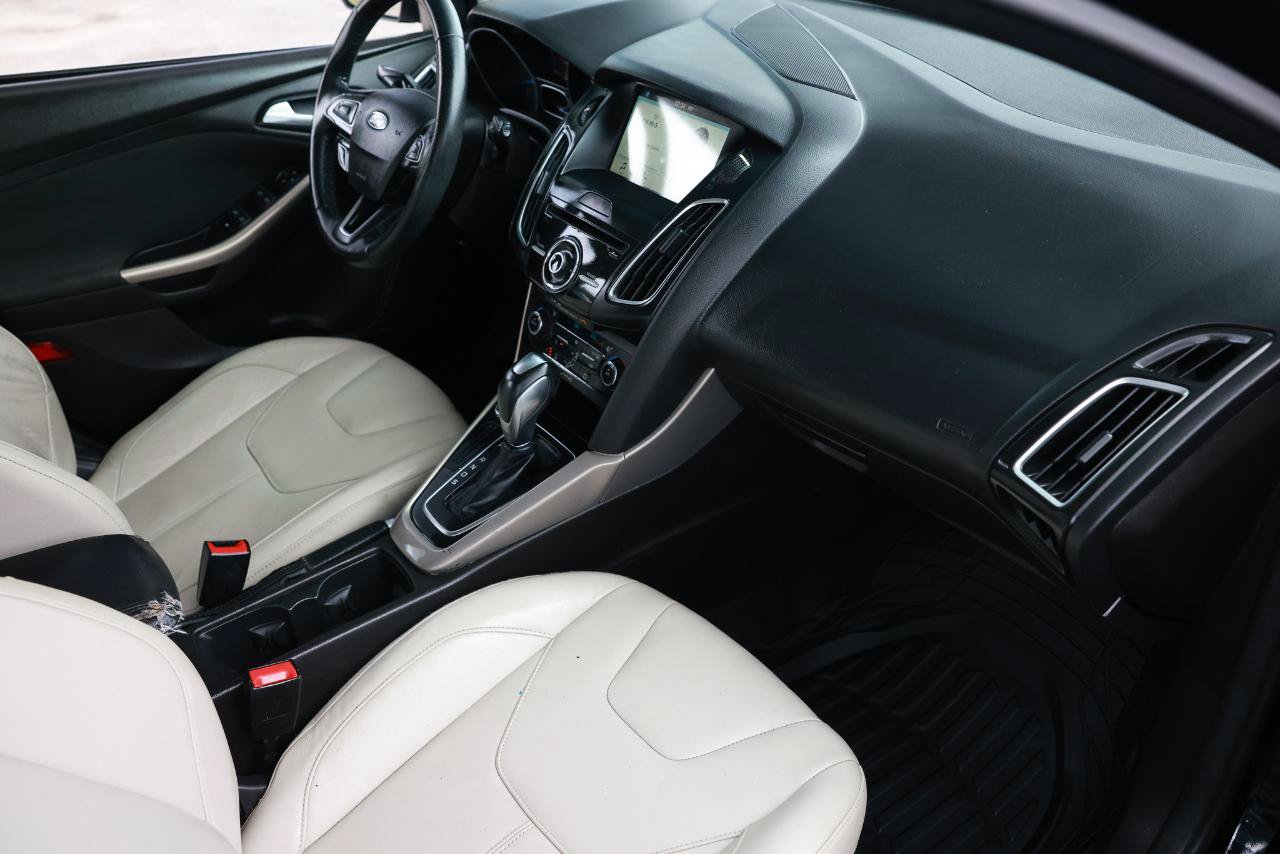 Used 2016 Ford Focus Titanium FWD image 18