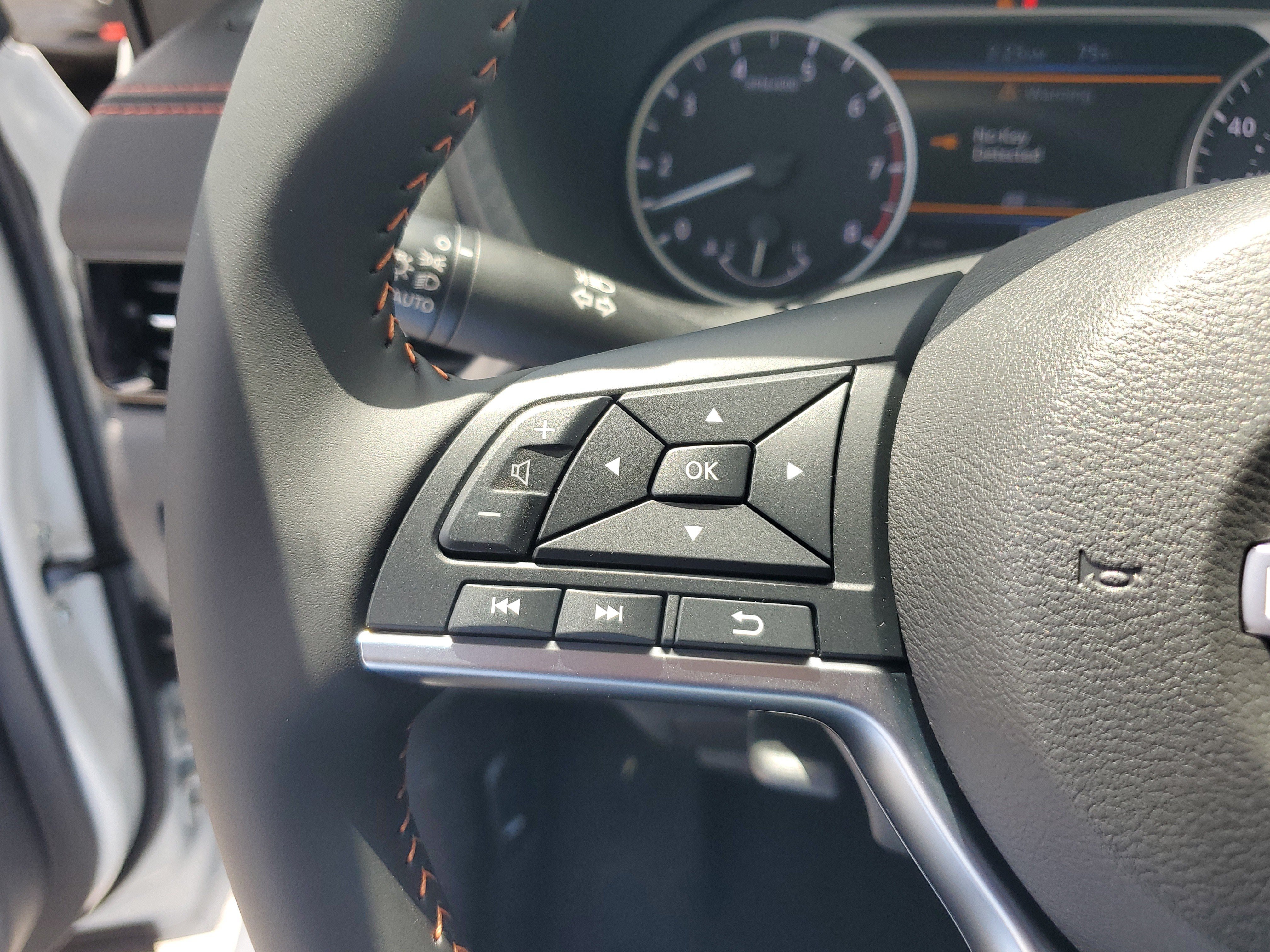 Used 2025 Nissan Sentra SR w/ Midnight Edition FWD image 17