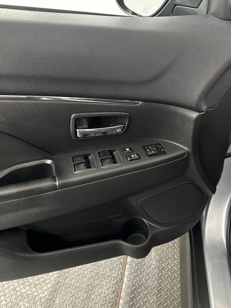 Used 2016 Mitsubishi Outlander Sport ES FWD image 9