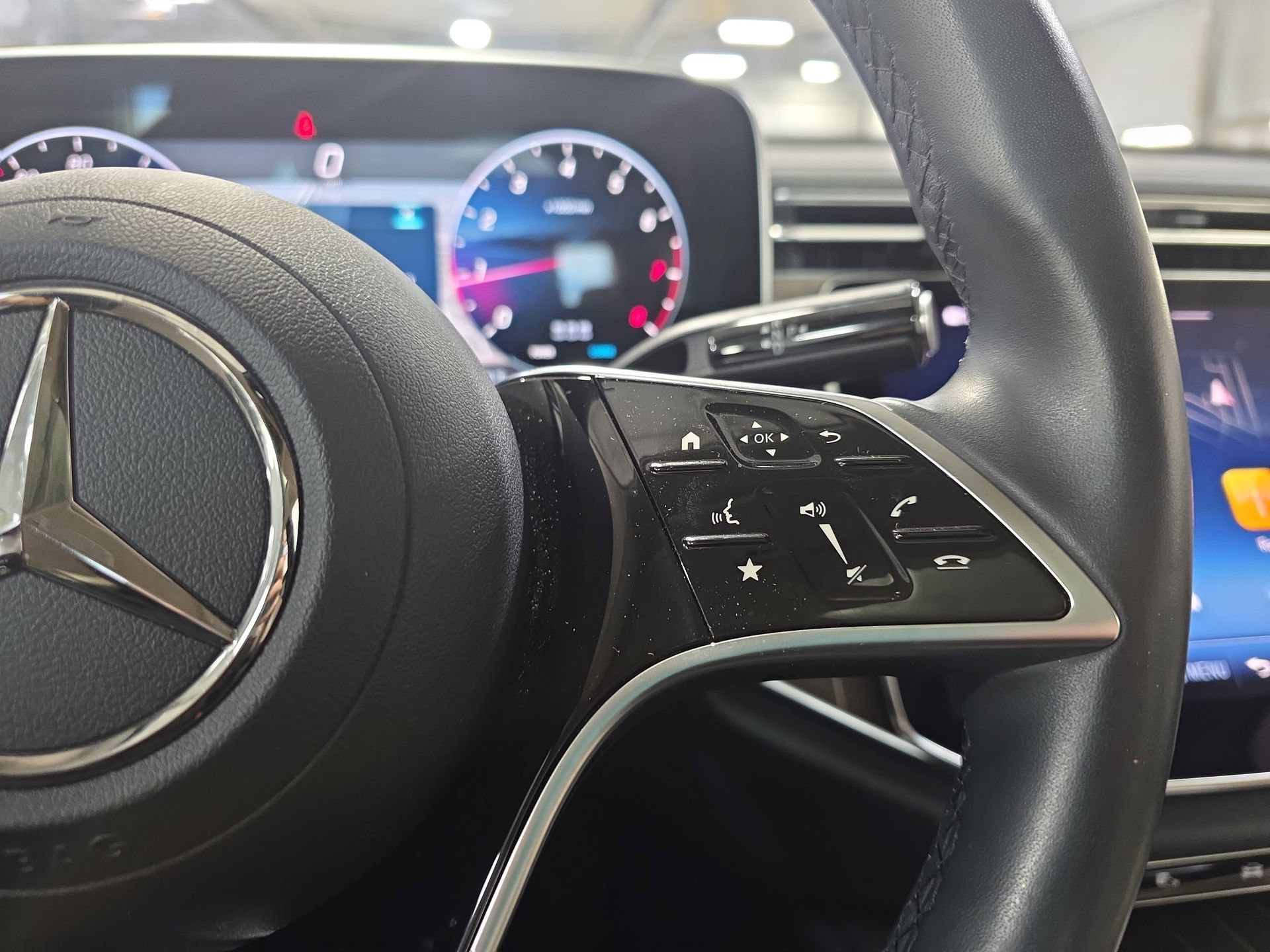 Used 2025 Mercedes-Benz E 350 4MATIC Sedan image 18