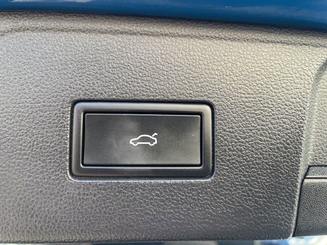 Certified 2025 Volkswagen Atlas SEL image 11