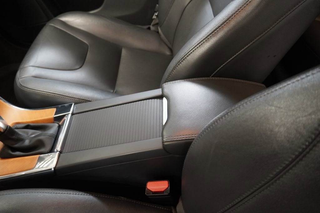 Used 2017 Volvo XC60 T5 Inscription w/ Preferred Option Package image 25