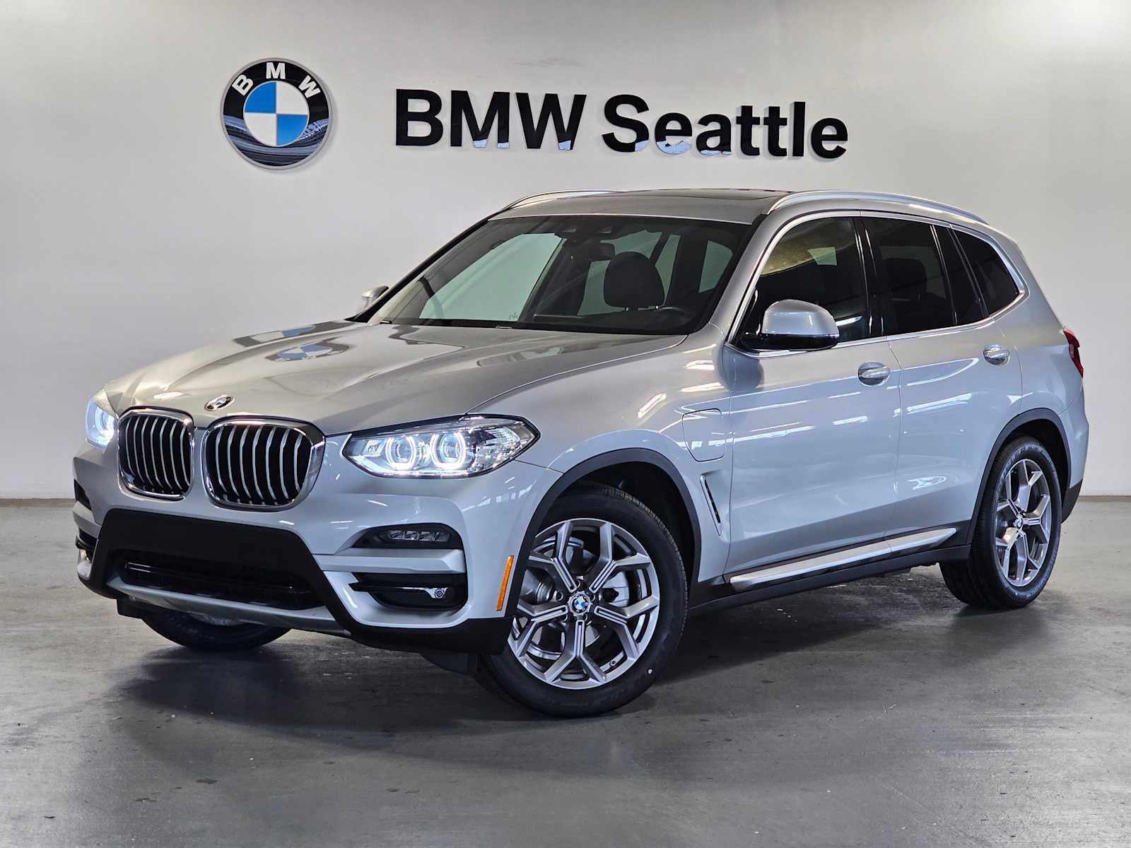 Used 2021 BMW X3 xDrive30e w/ Premium Package image 1