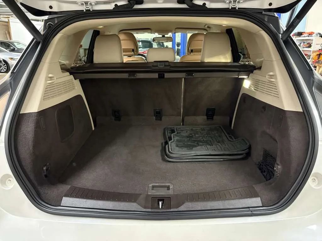 Used 2017 Lincoln MKC Select w/ Select Plus Package AWD/4WD image 9