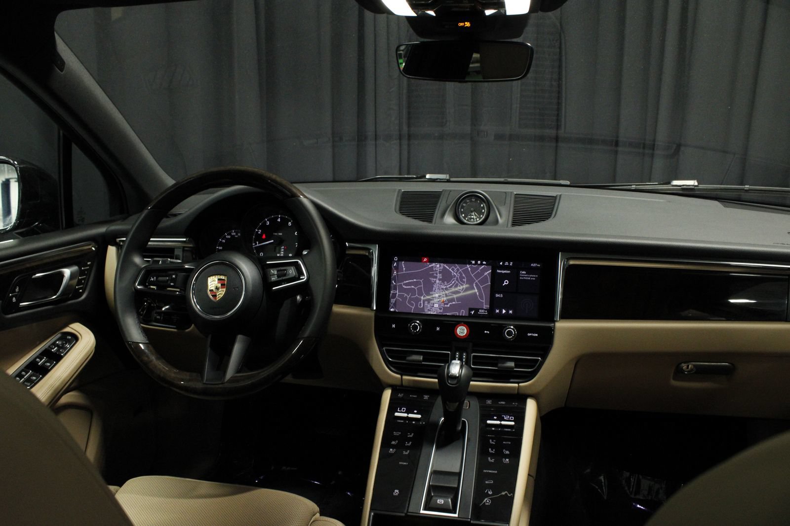 Certified 2026 Porsche Macan AWD/4WD image 4
