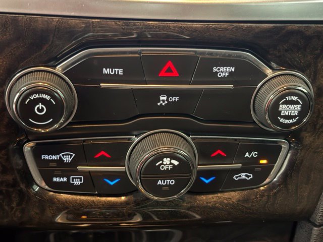 Used 2018 Chrysler 300 Limited AWD/4WD image 26