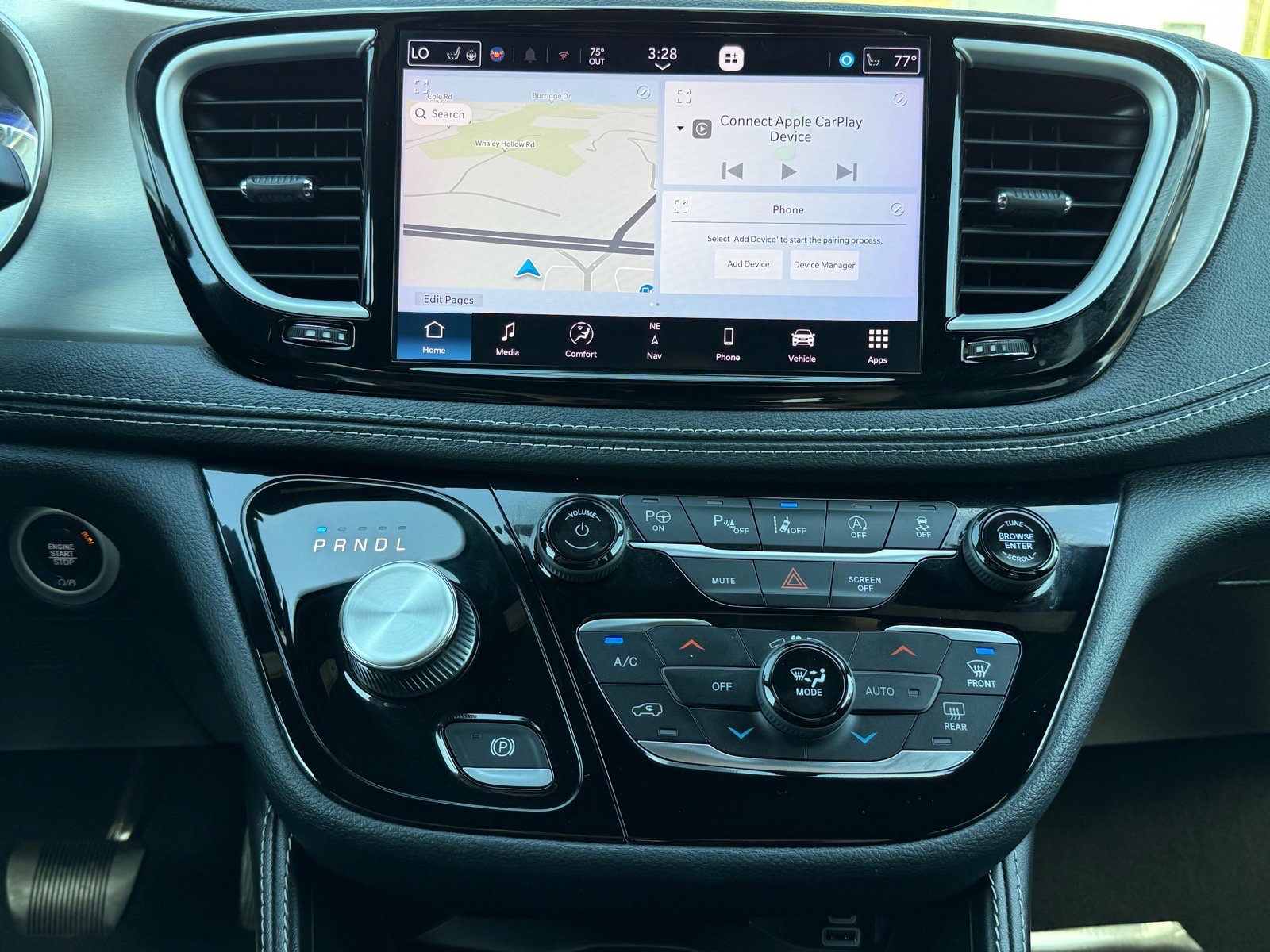 Used 2023 Chrysler Pacifica Limited w/ Uconnect Theater Family Group image 18