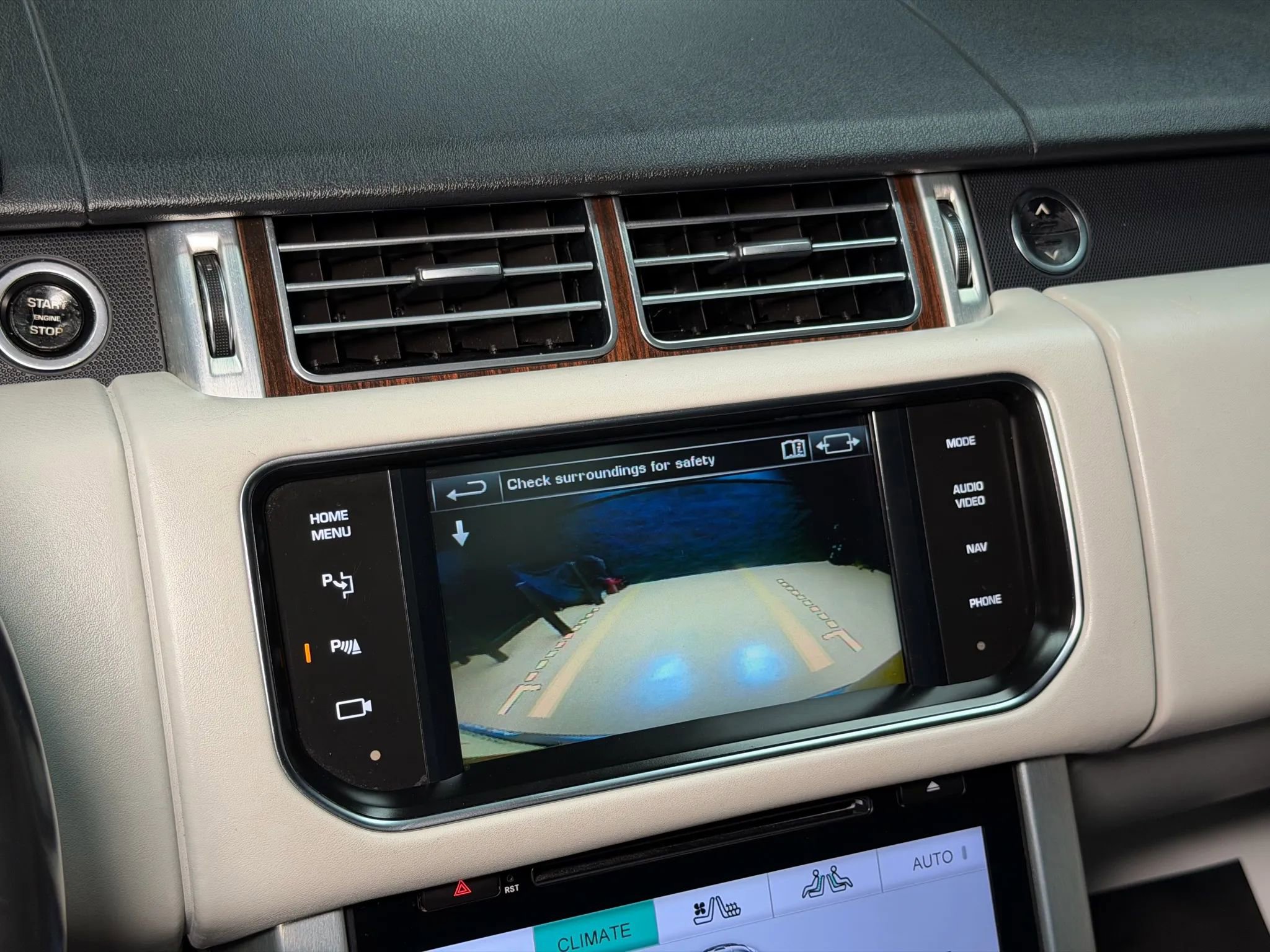 Used 2014 Land Rover Range Rover Supercharged image 46