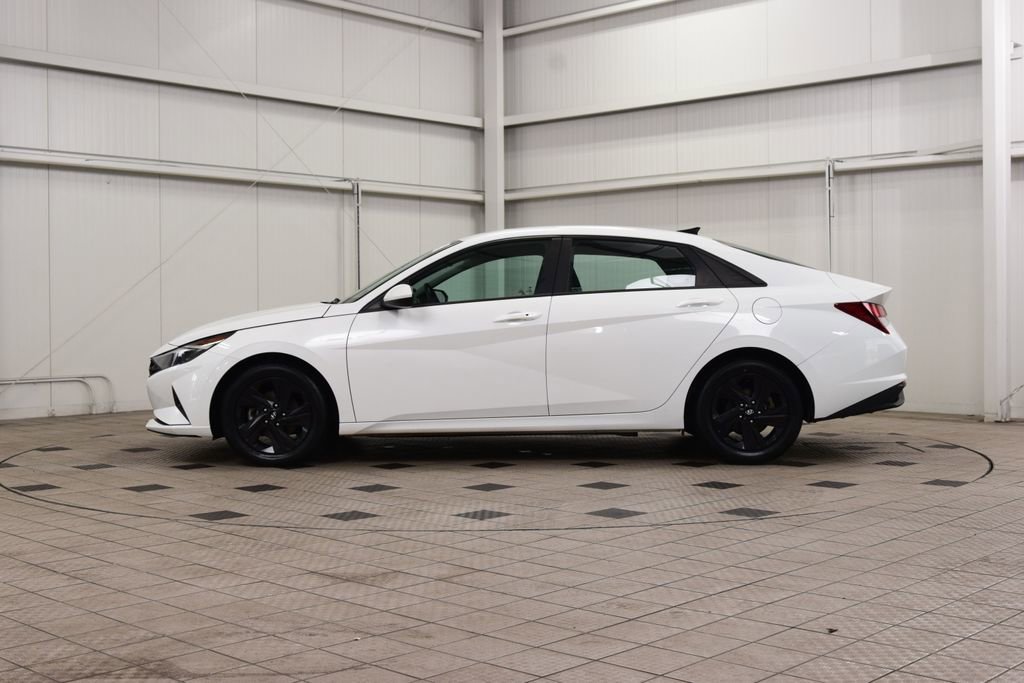 Used 2022 Hyundai Elantra SEL w/ Convenience Package FWD image 4