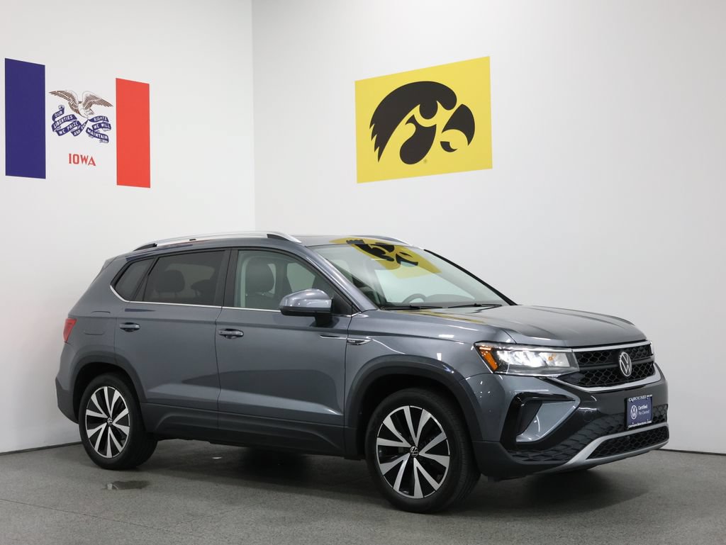 Used 2023 Volkswagen Taos SE w/ Panoramic Sunroof Package
