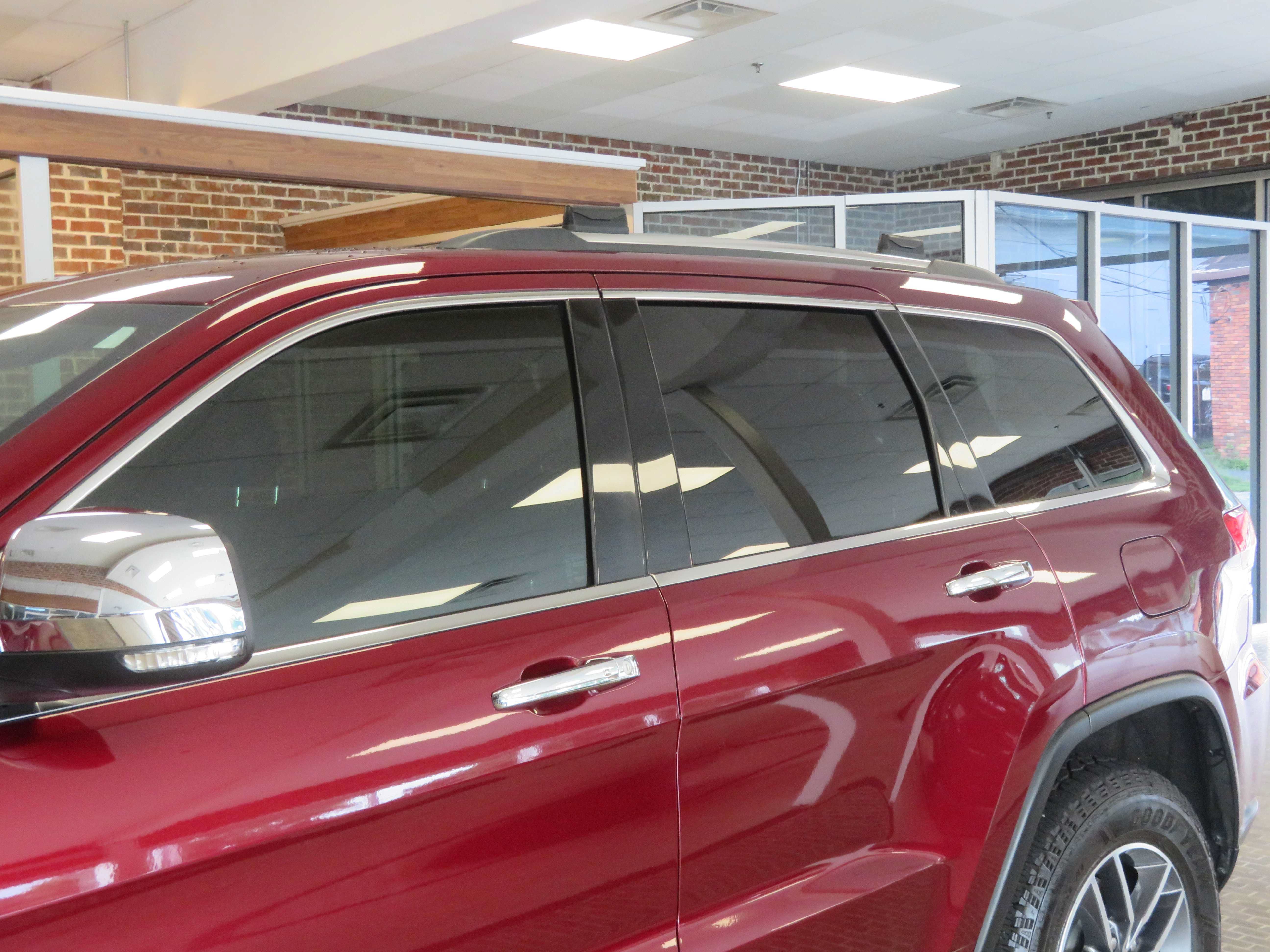 Used 2017 Jeep Grand Cherokee Limited AWD/4WD image 79