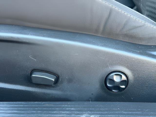 Used 2021 Dodge Challenger SXT image 31