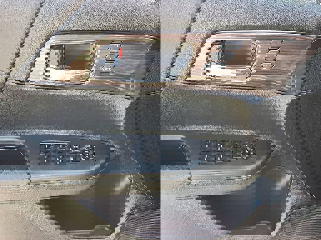 Used 2016 Honda Accord Touring image 10