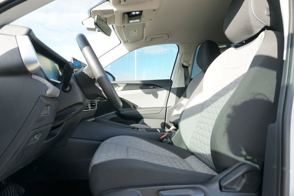 Used 2025 Volkswagen Tiguan S image 16