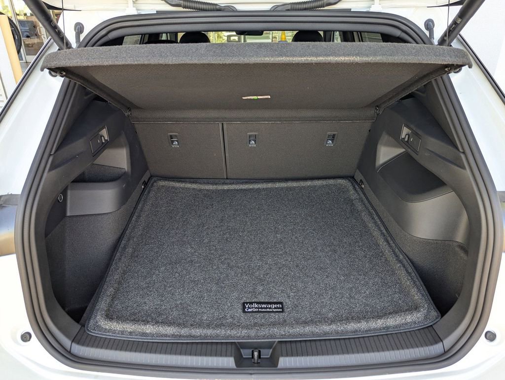 New 2025 Volkswagen Tiguan SE R-Line image 18