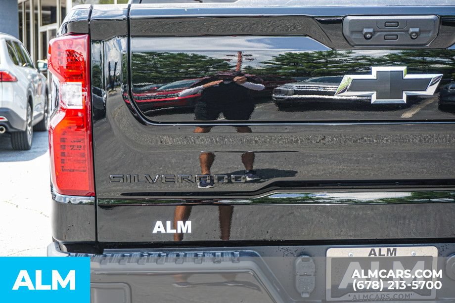 Used 2024 Chevrolet Silverado 1500 Custom Trail Boss w/ Dark Appearance Package AWD/4WD image 12