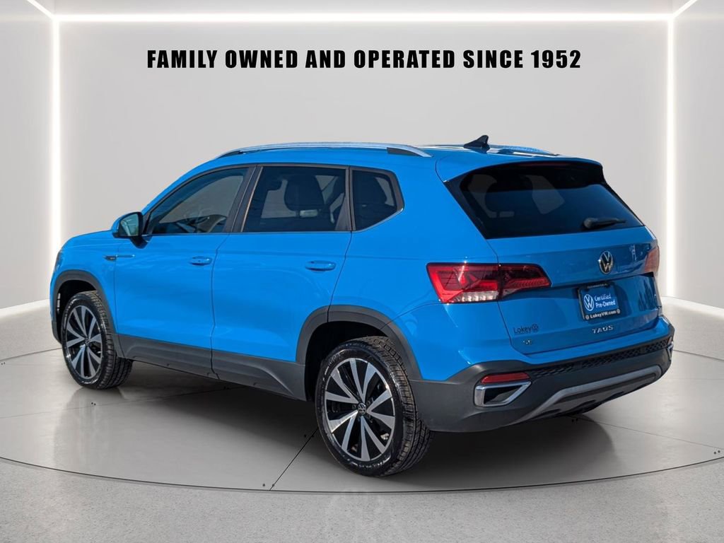 Certified 2023 Volkswagen Taos SE w/ Panoramic Sunroof Package FWD image 4