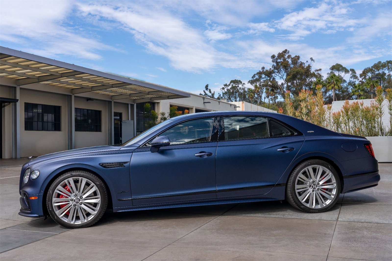 Used 2025 Bentley Flying Spur Plug-In Hybrid image 31