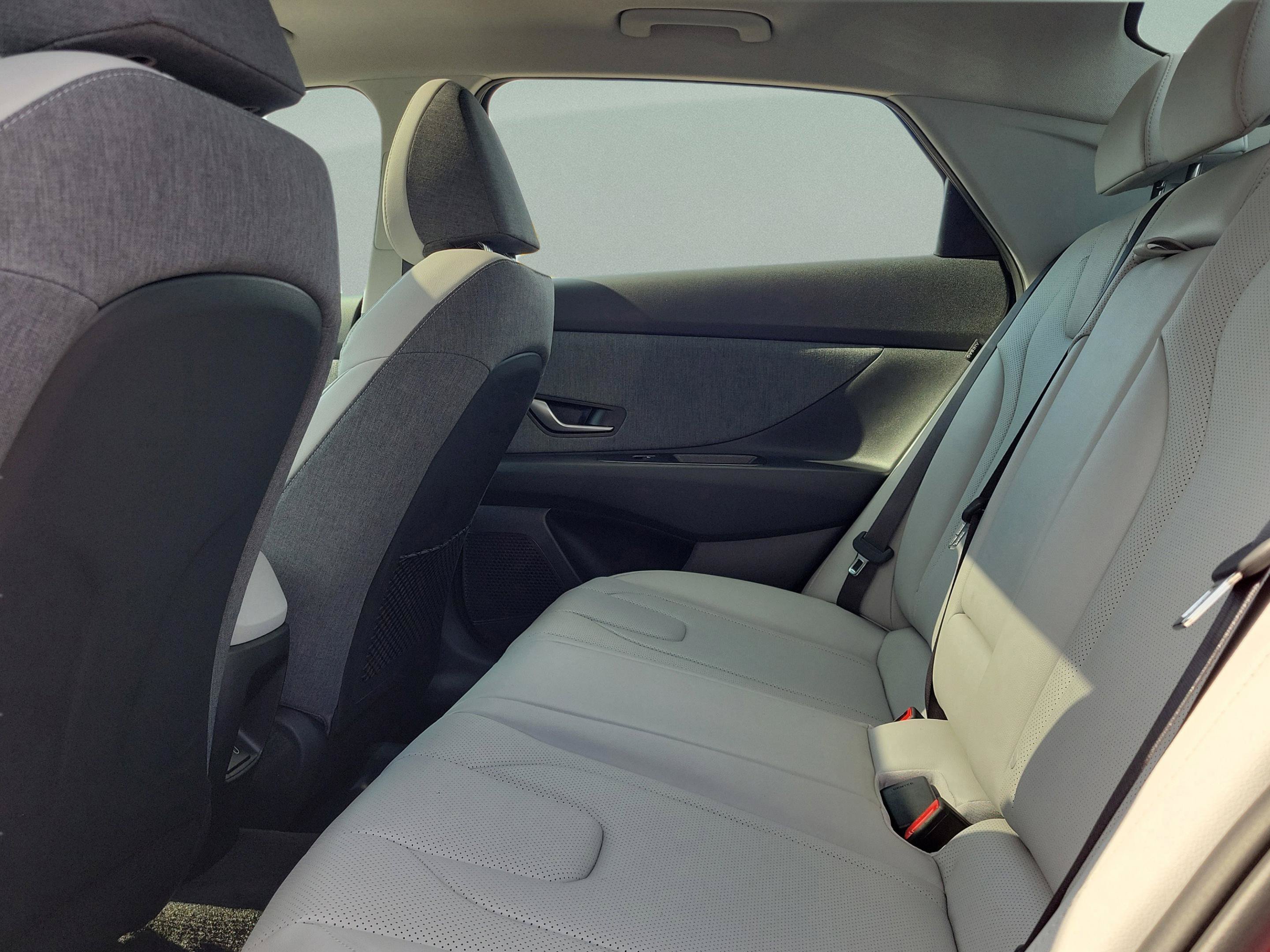 New 2026 Hyundai Elantra Limited FWD image 19