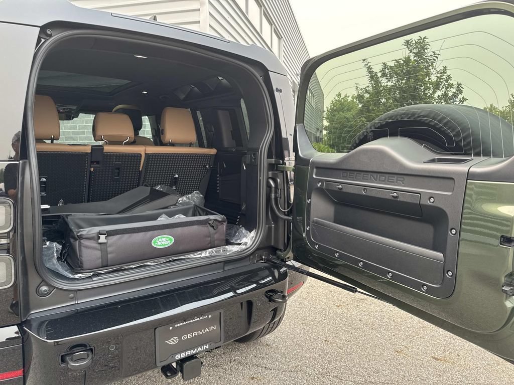 New 2026 Land Rover Defender 110 X-Dynamic SE AWD/4WD image 6