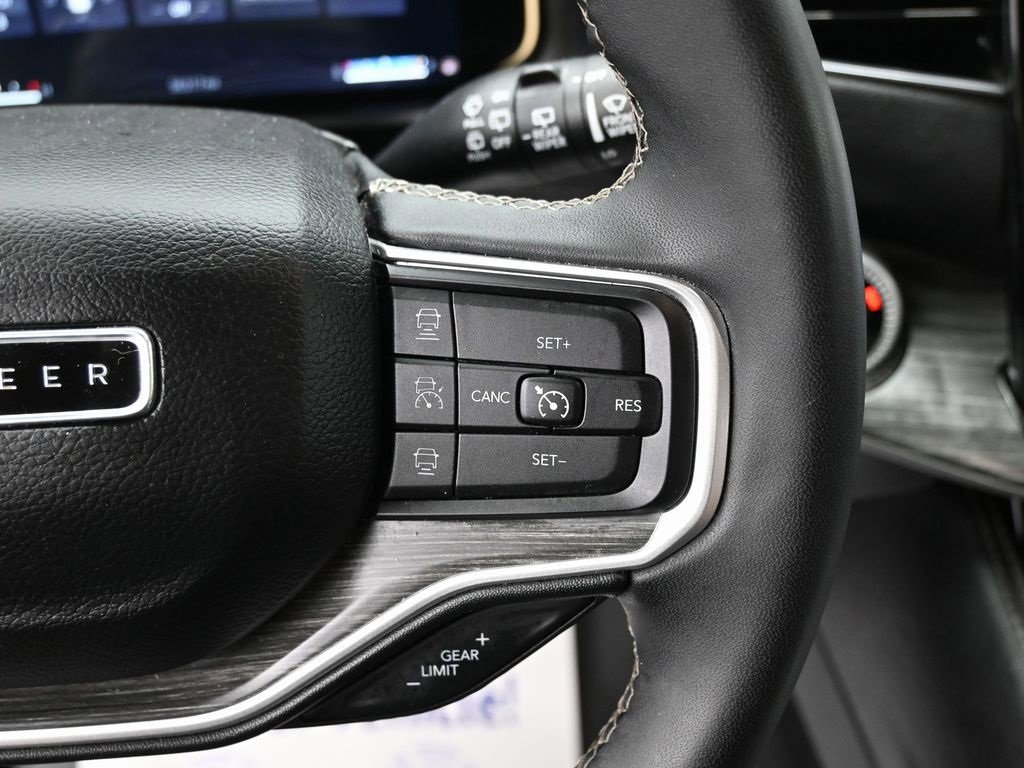 Used 2024 Jeep Wagoneer Series II w/ Flexible Seating Group image 20