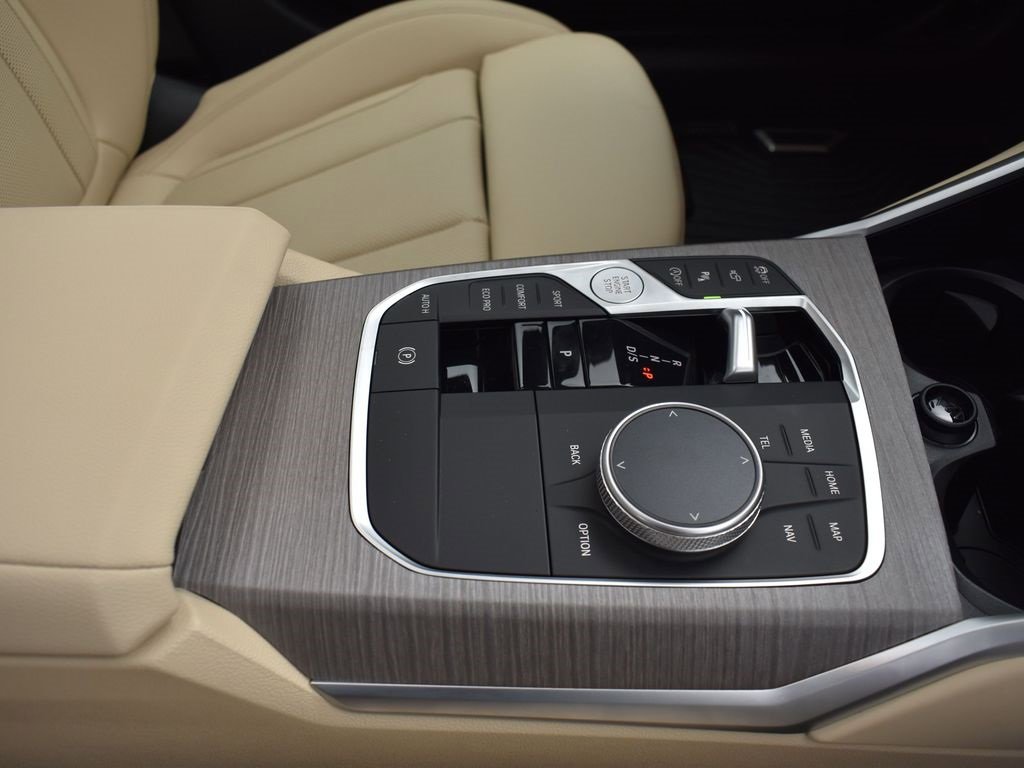 Certified 2025 BMW 330i Sedan w/ Premium Package image 27