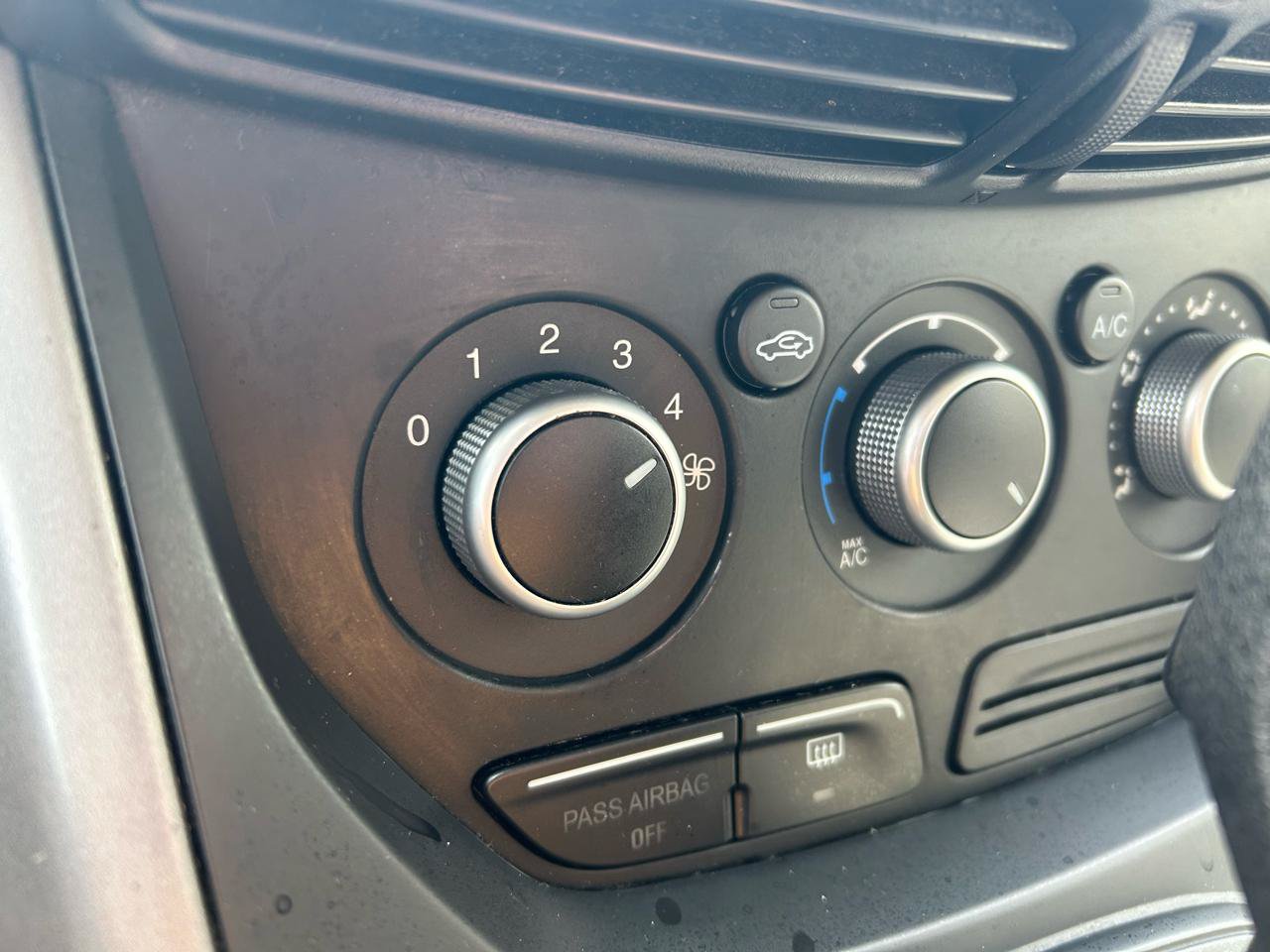 Used 2014 Ford Escape SE FWD image 25