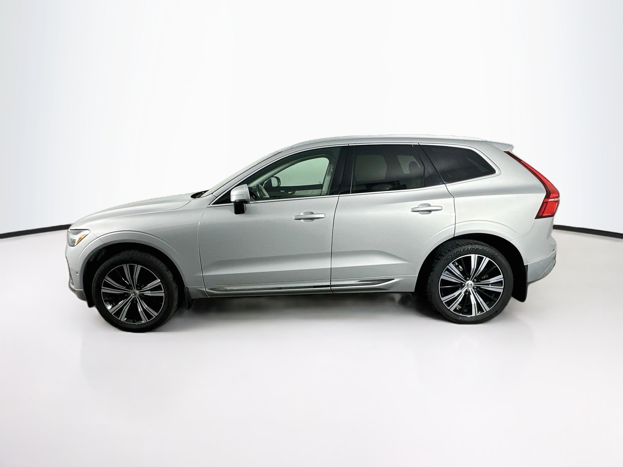 Used 2022 Volvo XC60 B5 Inscription w/ Advanced Package FWD image 4