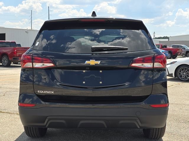 Used 2023 Chevrolet Equinox LS w/ LS Convenience Package FWD image 4