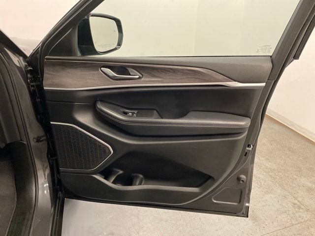Used 2022 Jeep Grand Cherokee L Limited AWD/4WD image 40