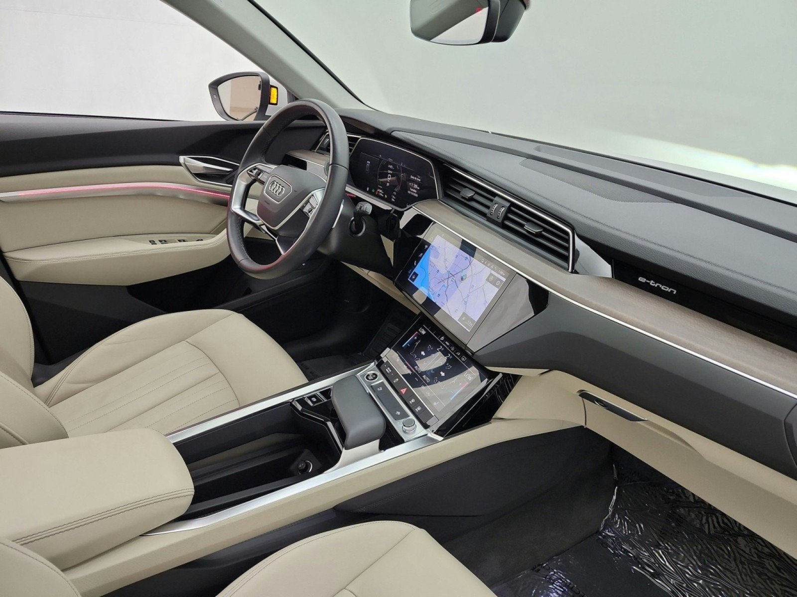 Used 2024 Audi Q8 e-tron Premium AWD/4WD image 18
