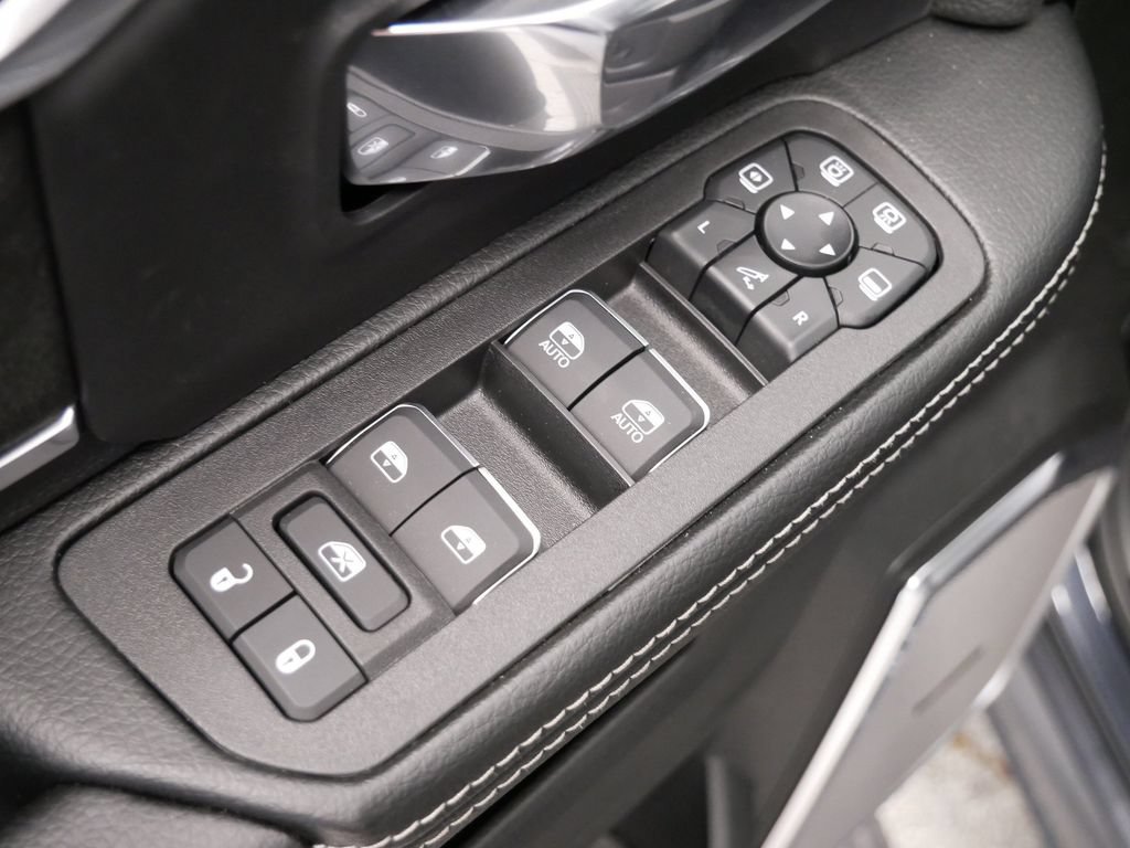 New 2026 RAM 3500 Laramie AWD/4WD image 19