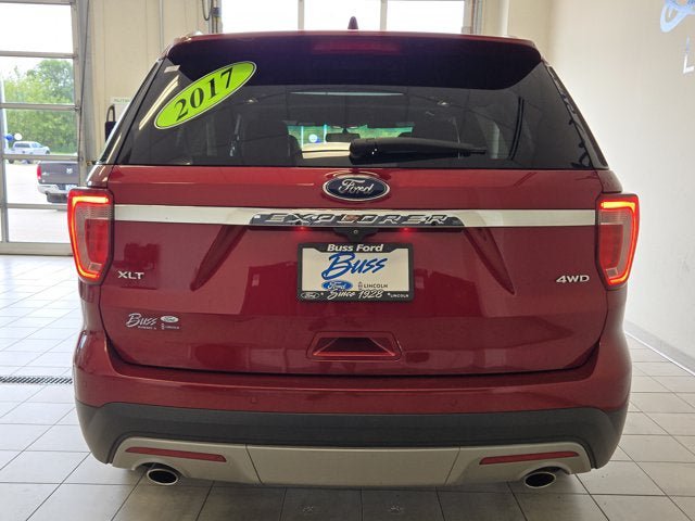 Used 2017 Ford Explorer XLT w/ Equipment Group 202A AWD/4WD image 11